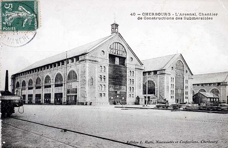 40 L'Arsenal, Chantier de Construction des Submersibles.- Carte postale, Edition L. Ratti, Nouveautés et Confections, Cherbourg. (AD Manche. Série FI).