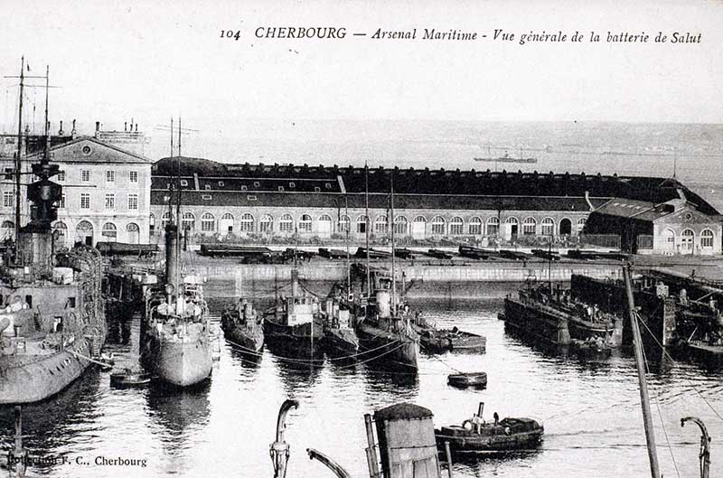 104 Arsenal Maritime Vue générale de la batterie du Salut.- Carte postale, Collection F. C., Cherbourg. (AD Manche. Série FI).