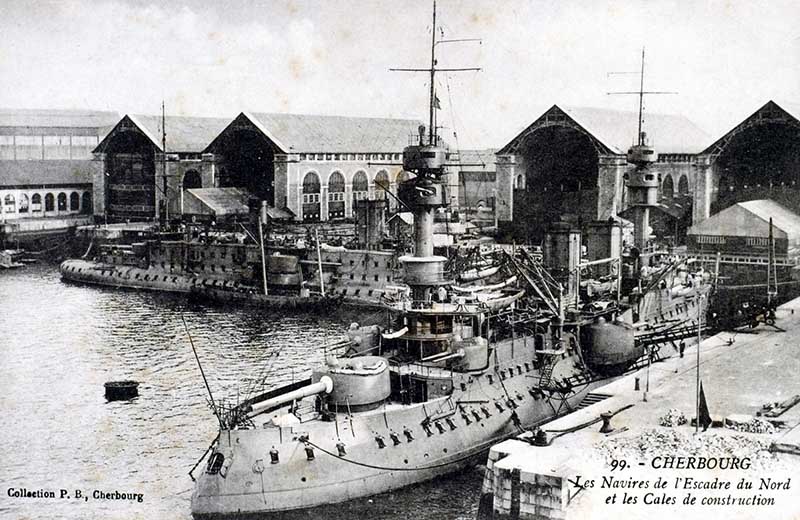 99 Les Navires de l'Escadre du Nord et les Cales de construction.- Carte postale, Collection P. B, Cherbourg. (AD Manche. Série FI).