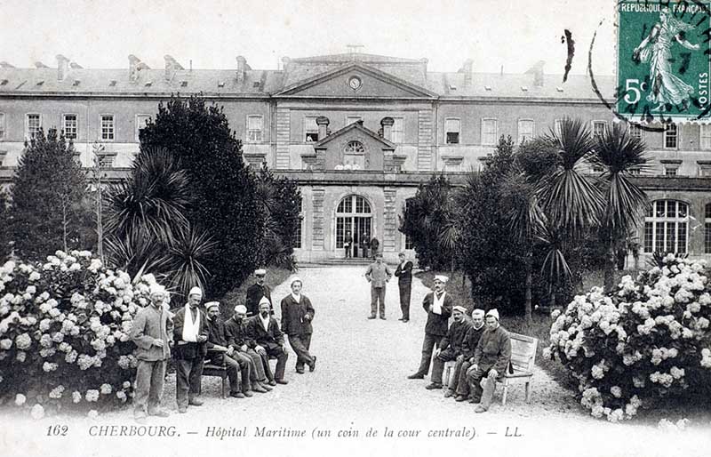 162 Hôpital Maritime (un coin de la cour centrale).- Carte postale, LL. (AD Manche. Série FI).