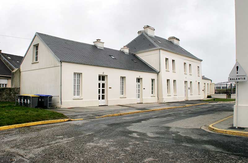 Pavillon ouest des officiers. Vue prise du sud.