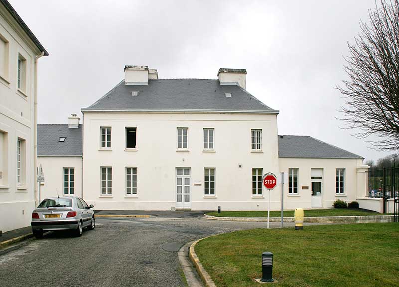 Pavillon ouest des officiers. Vue prise de l'est.