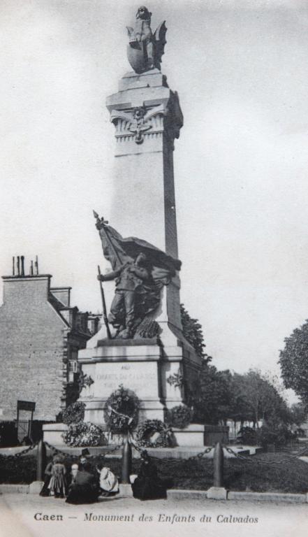 CAEN - Monument des Enfants du Calvados. Carte postale, [début XXe siècle]. (Collection particulière).