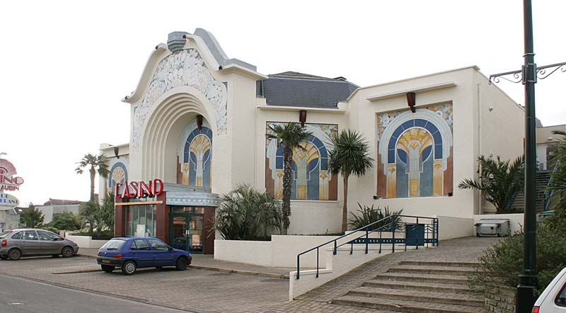 'Vue d''ensemble prise du nord-ouest depuis la rue Pasteur.'