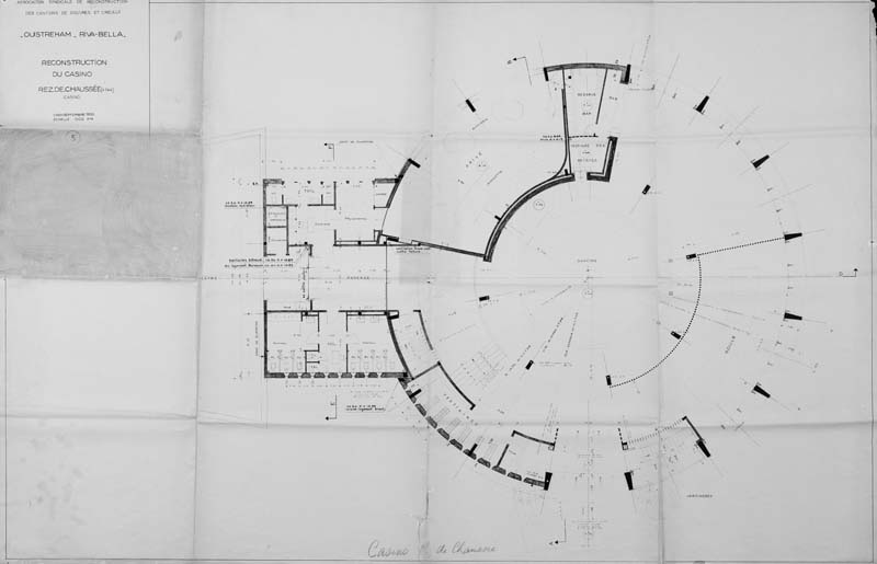 Association syndicale de reconstruction des cantons de Douvres et de Creully. Ouistreham - Riva-Bella. Reconstruction du casino 5. Rez-de-chaussée [3e casino].- Plan, n.s., [attribué à Dureuil, Allaire et Muller, architectes], Caen, septembre 1955. Crayon et encre sur papier, échelle : 0,02m pour 1 mètre, 122 x 79 cm. (AC Ouistreham).