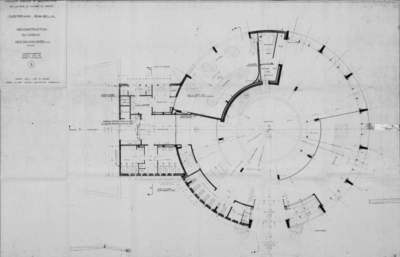 'Association syndicale de reconstruction des cantons de Douvres et de Creully. Ouistreham - Riva-Bella. Reconstruction du casino 5. Rez-de-chaussée. [3e casino].- Plan signé Dureuil, architecte, chef de groupe, Dureuil, Allaire et Muller, architectes d''opération, Caen, septembre 1955. Reprod. photoméca., échelle : 0,02m pour 1 mètre, 122 x 79 cm. (AC Ouistreham).'