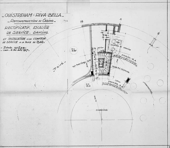 'Ouistreham - Riva-Bella. Reconstruction du casino. Rectificatif. Escalier de service. Dancing et installation d''un comptoir de service à la place du bar.- Plan partiel, n.s., [attribué à Dureuil, Allaire et Muller, architectes], Caen, le 30 avril 1957. Reprod. photoméca., échelle : 0,02m pour 1 mètre, 53 x 46 (AC Ouistreham).'