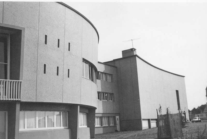 Vue de la rotonde et du théâtre prise du nord-est.- Photographie ancienne, n.s., n.d., vers 1957. Tirage original sur papier brillant, n. et b., 9 x 13 cm. (AC Ouistreham).