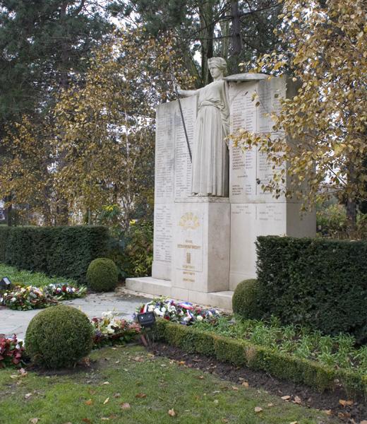 Vue d'ensemble du monument, prise du nord.