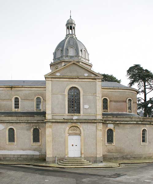 Vue du transept et du chevet prise de l'ouest.