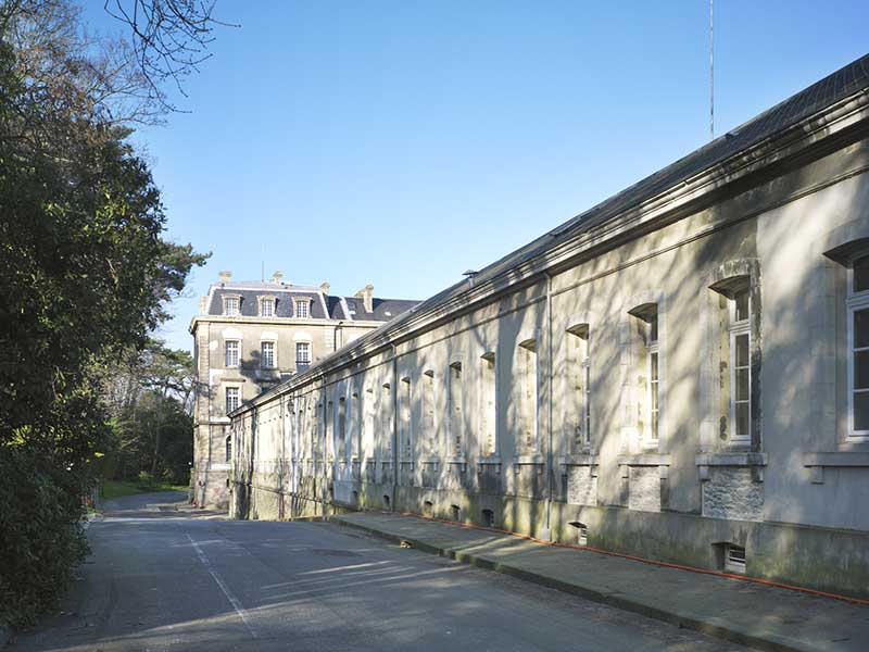 Vue du second bâtiment occidental dit des contagieux prise du sud-ouest.