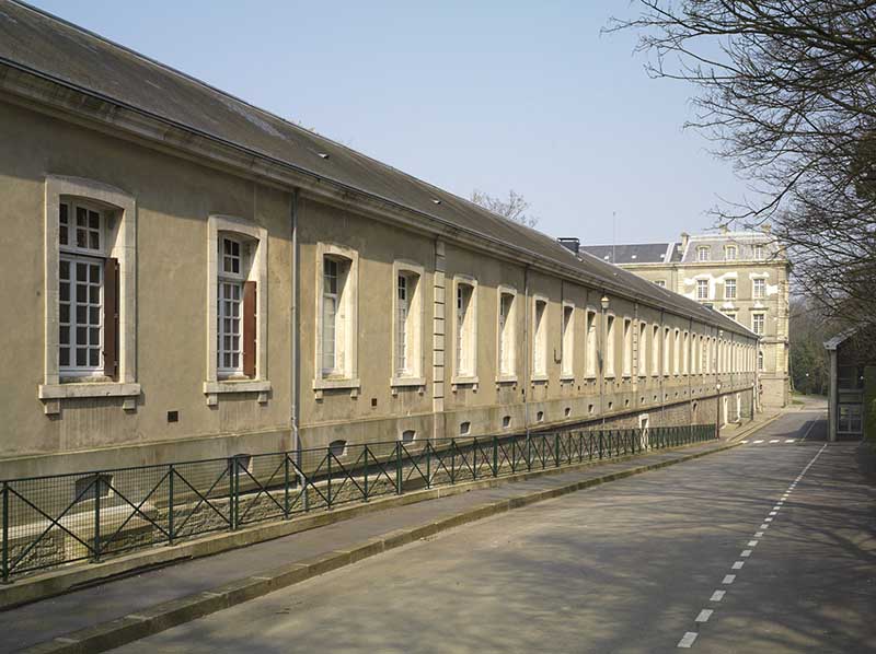 Vue du second bâtiment oriental dit des contagieux prise du sud-est.
