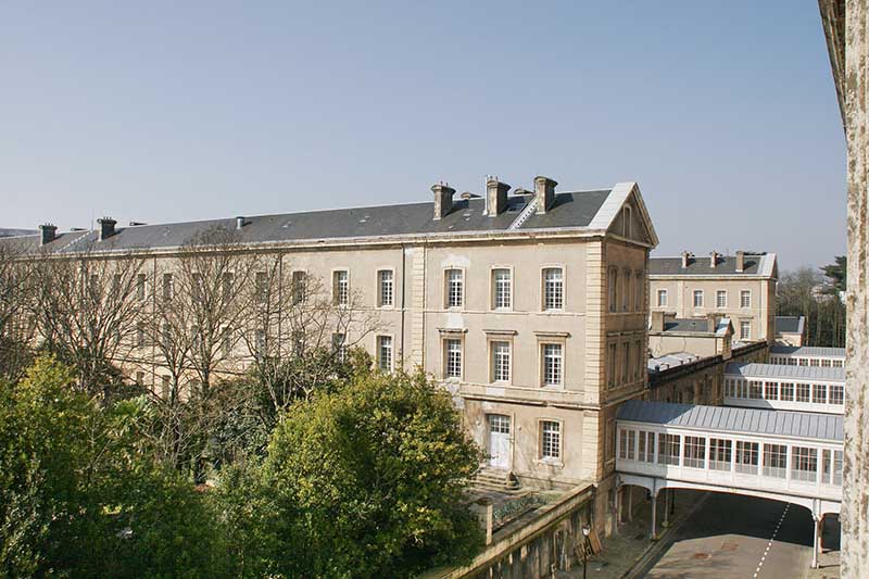 Vue des bâtiments des malades prise du nord-est.