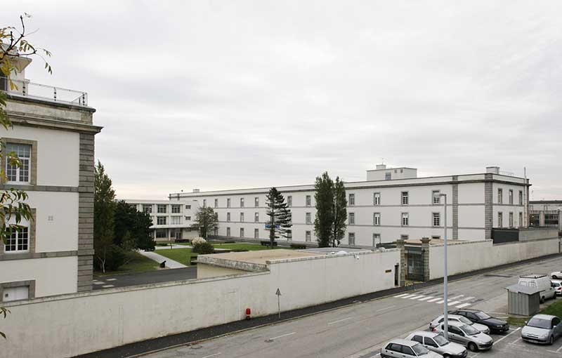 Vue de la seconde caserne et de la cour n° 2 prise du sud-ouest.