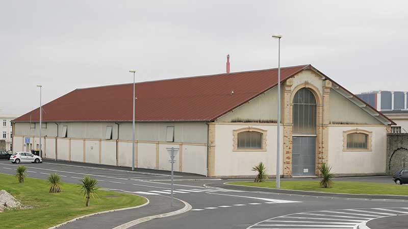 Vue de l'ancien manège prise du nord-ouest.