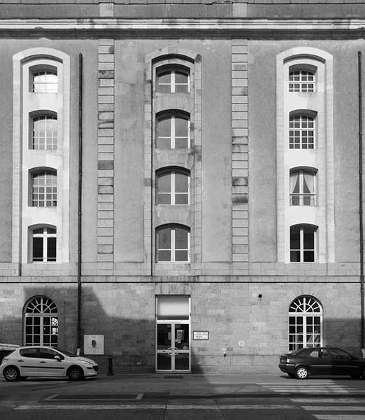 Vue du bâtiment principal prise du sud. Détail des travées.