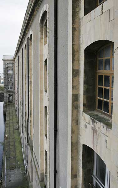 Vue du bâtiment principal prise de l'ouest.