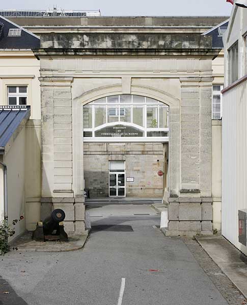 Porte d'entrée principale.
