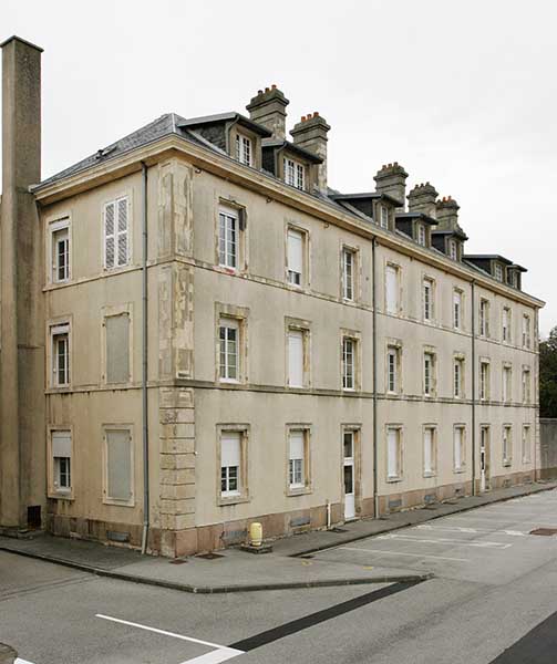 Vue du pavillon des officiers prise de l'ouest.