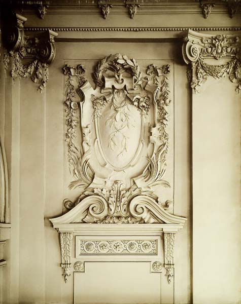 'Salle des fêtes, détail du décor [rez-de-chaussée : n° 14].- Photographie ancienne, n.s., n.d., vers 1912. Tirage n. et b. d''après plaque de verre gélatino-bromure d''argent (négatif), 13 x 18 cm. (Musée municipal, Villa Montebello, Trouville-sur-Mer).'