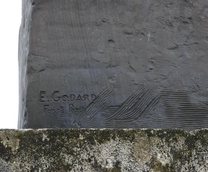 Profil droit : détail de la signature du fondeur ; date.
