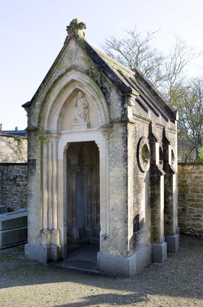 Cimetière. Chapelle funéraire.