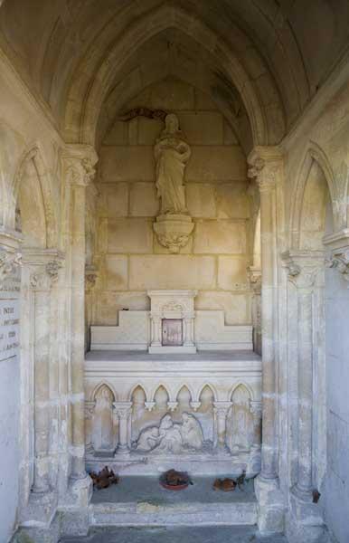 Cimetière. Chapelle funéraire, vue intérieure.