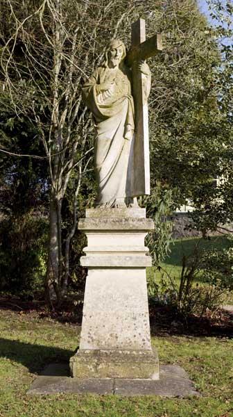 Jardin de la Communauté. Monument : Jésus portant sa croix. Vue d'ensemble.