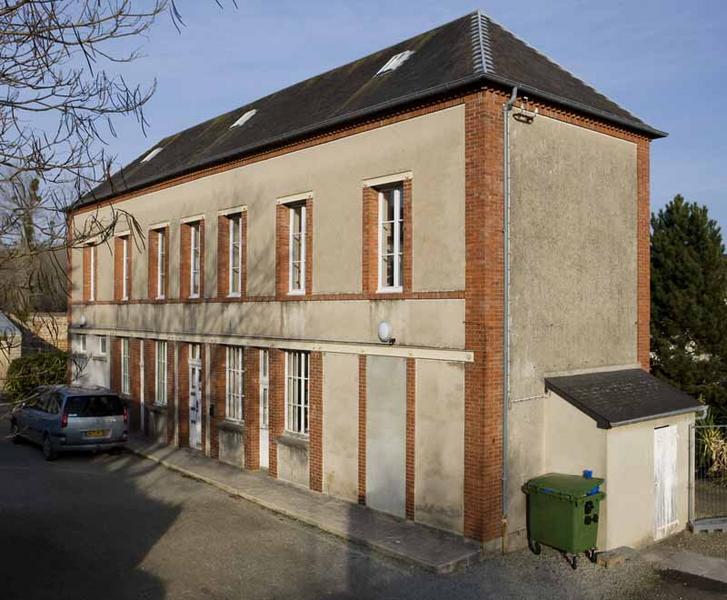 Bâtiment (à l'origine lieu d'accueil des sourds muets) à usage de local social. Vue prise du sud-ouest.