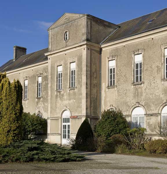 Bâtiment dit 'Sainte-Claire'. Vue partielle, prise du sud-est.