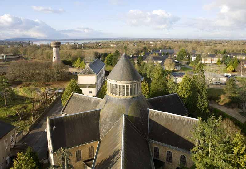 Eglise dite chapelle du Bon Sauveur. Vue partielle prise de l'est, depuis le clocher.