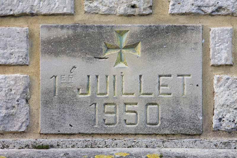 Chapelle du Bon Sauveur, détail de la date portée (1er juillet 1950).