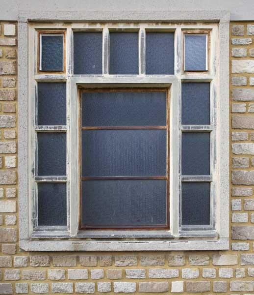 Chapelle du Bon Sauveur : fenêtre.