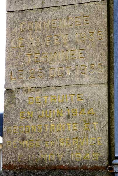 Chapelle du Bon Sauveur : plaque commémoratvie, à l'angle du cloître et de la cuisine centrale.