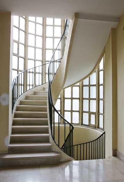 Chapelle du Bon Sauveur : escalierd'accès à la tribune d'orgue.