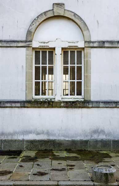 Bâtiment dit 'le Bon Secours'. Elévation nord. Détail : fenêtre.