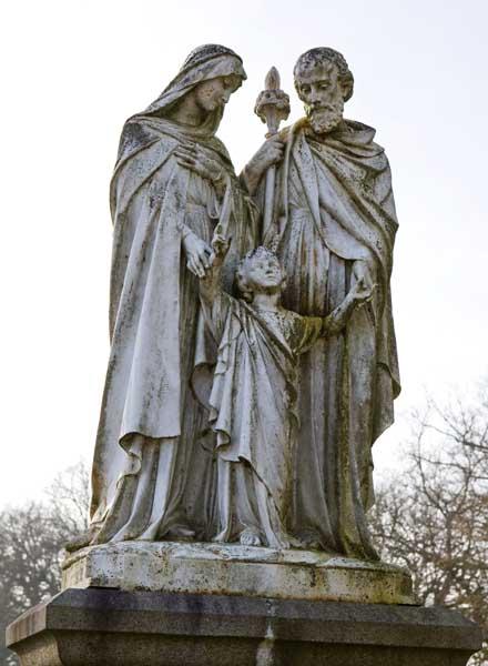 Groupe sculpté : la Sainte Famille.