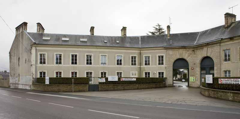 Bâtiment d'entrée, route de Saint-Sauveur, vu prise du nord-ouest.