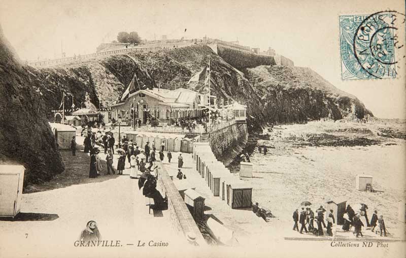 '7. Granville. - Le Casino. Vue prise de l''est [2e casino].- Carte postale, Collections ND Phot., n.d., vers 1905, n. et b., 17,7 x 8,8 cm. (Musée du Vieux Granville, Granville).'