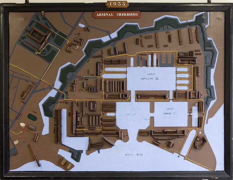 Maquette de l'arsenal de Cherbourg.- Maquette, 1935. (Caserne des marins-pompiers, Cherbourg-Octeville).