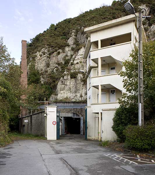 Porte d'entrée.