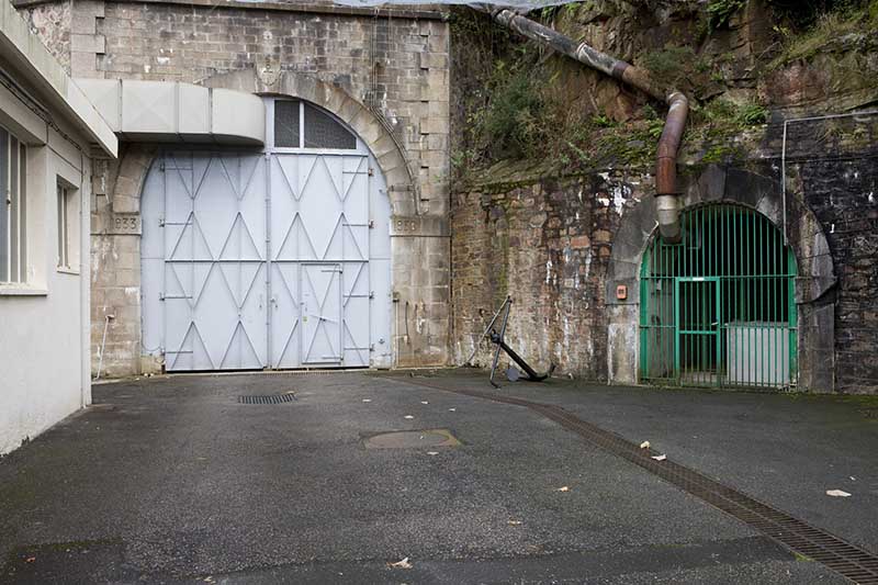 Porte d'entrée.