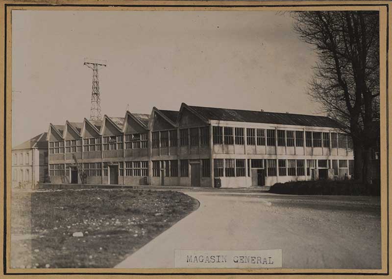 MAGASIN GENERAL.- Carte postale. (Ministère de la Défense, service historique de la Marine, Cherbourg-Octeville. 3K 542).