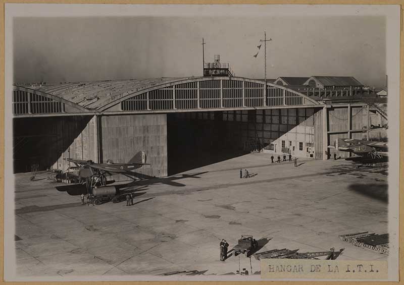 HANGAR DE LA I.T.I.- Carte postale. (Ministère de la Défense, service historique de la Marine, Cherbourg-Octeville. 3K 542).