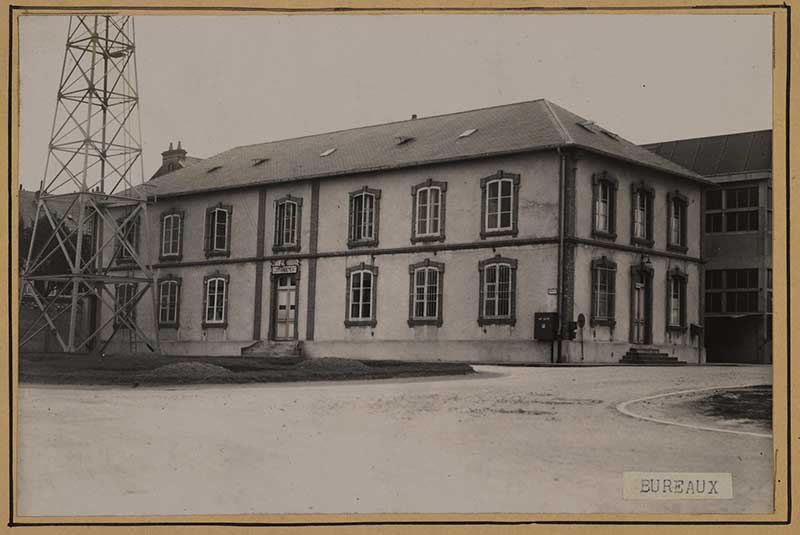 Bureaux.- Carte postale. (Ministère de la Défense, service historique de la Marine, Cherbourg-Octeville. 3K 542).