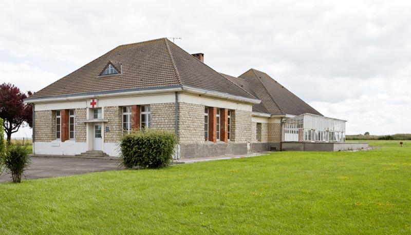 Vue des bâtiments de l'infirmerie prise du nord-ouest.