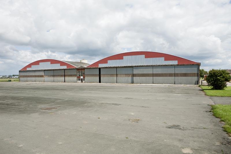 Vue des hangars n°1 et n°2 prise de l'ouest.