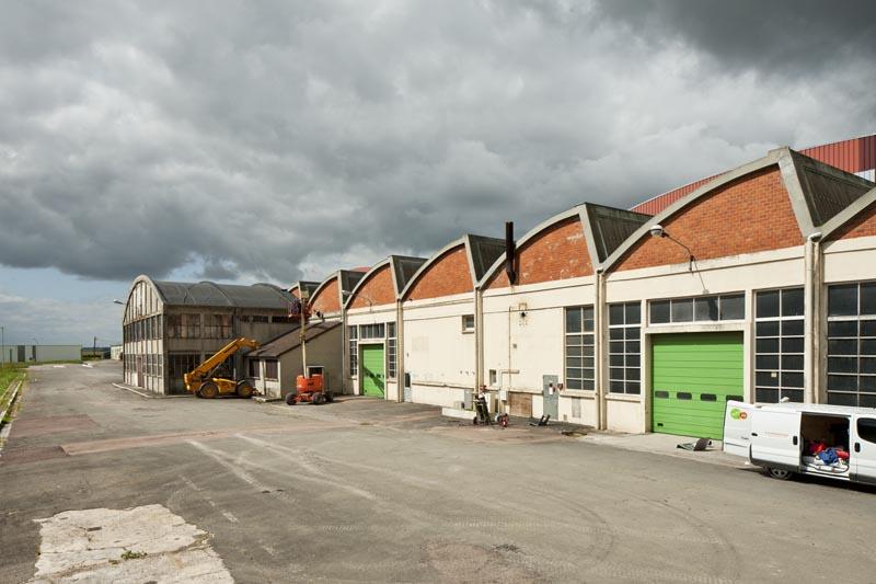 Vue des ateliers derrière le hangar n° 1 prise du nord-est.