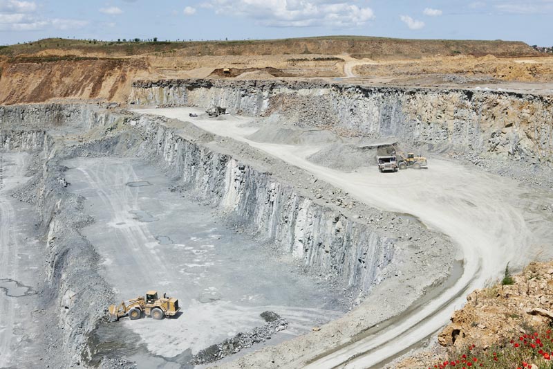 Différentes strates d'exploitation de la carrière.