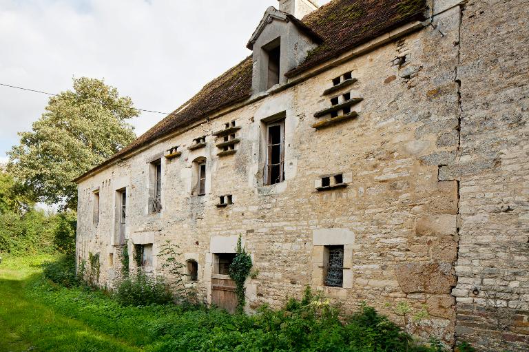 Cour de Maizières ; Moulin Blanchard. Moulin à blé. Bâtiment du moulin, vue du nord-est. ; Bâtiment du moulin, vue de l'ouest.